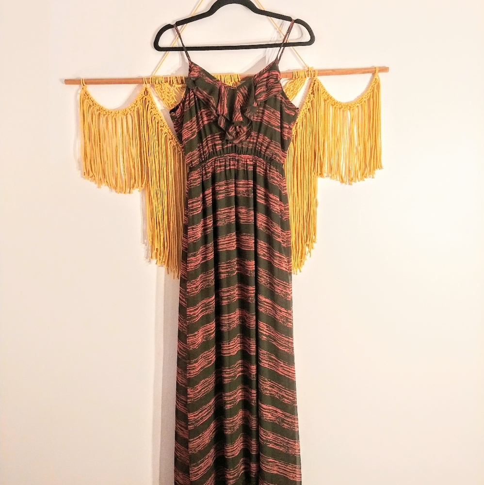Maxi dress with ruffle chest